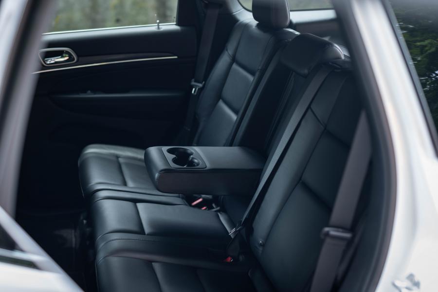 Интерьер Jeep Grand Cherokee Limited (WK2) 2017 года  (JP) (фото 12 из 18)